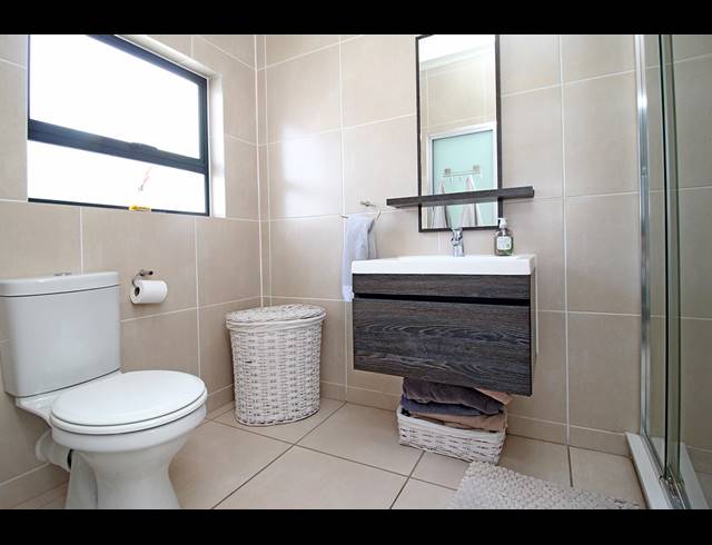 1 BEDROOM APARTMENT FOR SALE IN GREENSTONE HILL